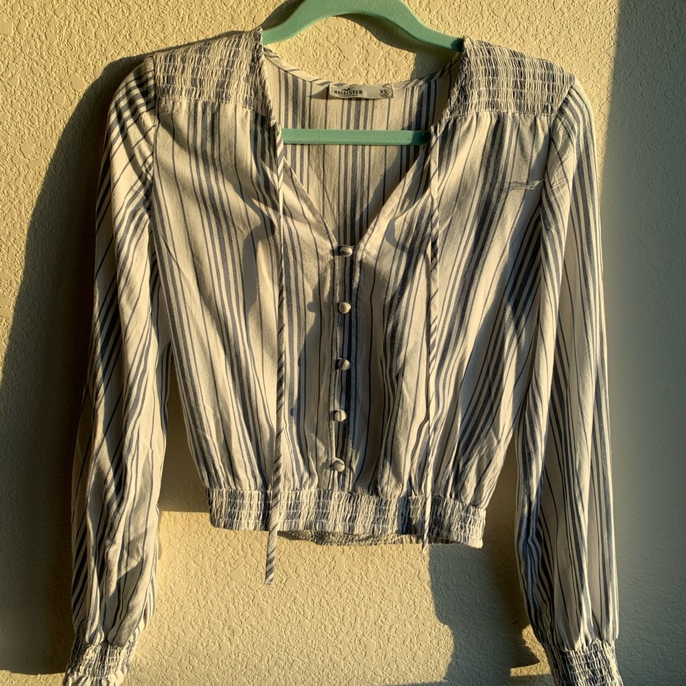 Hollister top